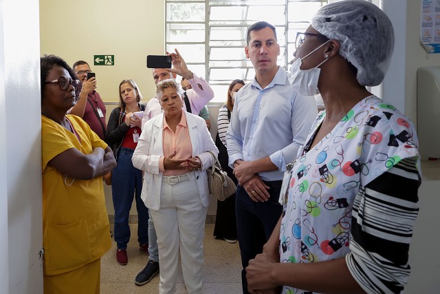 Deputado Lucas Lasmar constata fechamento de leitos e precarização no Hospital Júlia Kubitschek durante visita técnica