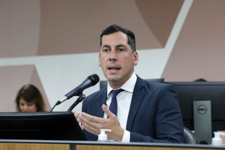 Deputado Lucas Lasmar propõe selo inédito para escolas com boas práticas em saúde mental
