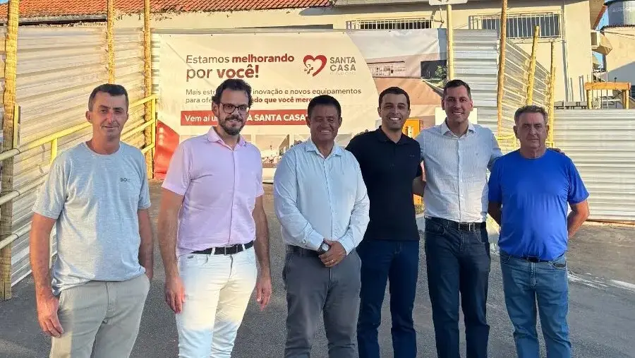 Deputado Lucas Lasmar visita obras do novo Centro de Imagem da Santa Casa de Cl&aacute;udio